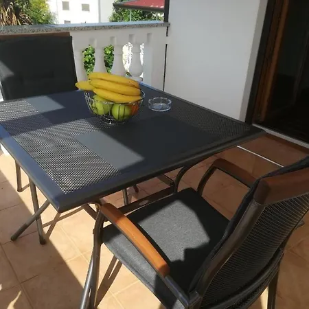 In Stinjan With Balcony, Air Conditioning, Wifi 5018-2 Appartamento Pola