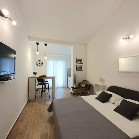Appartamento In Stinjan With Balcony, Air Conditioning, Wifi 5018-2 Pola